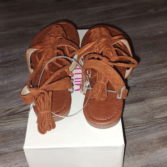 Olivia Miller Cognac Fringe Sandals Sz 8 NIB - Picture 3 of 6